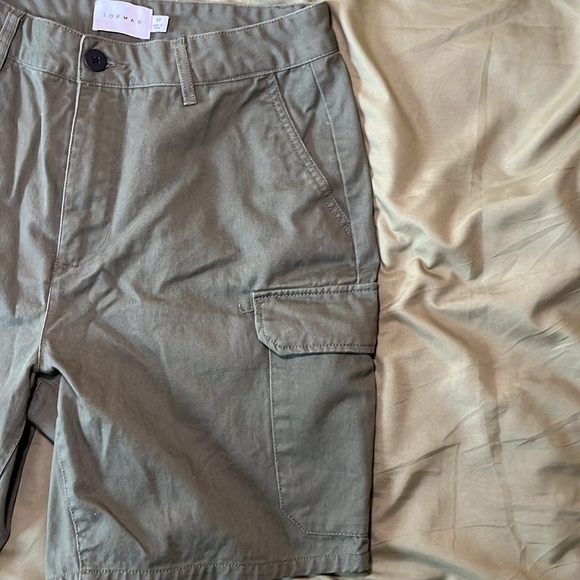 Dark green TopMan Cargo Shorts - Picture 3 of 5